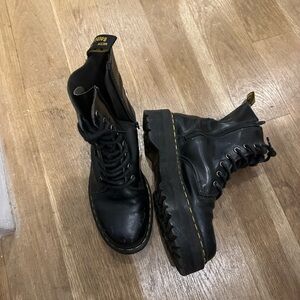 Dr. Martens JADON platform boot